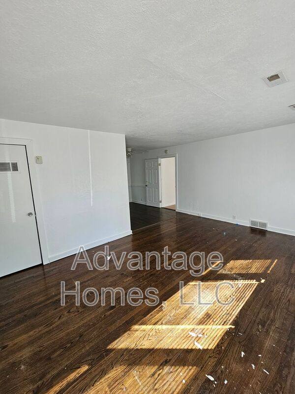 11410 Palmer Ave, Kansas City, MO 64134 - House for Rent - Image 3