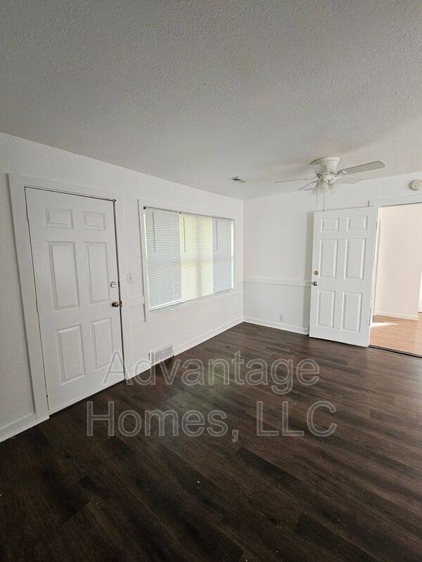 11410 Palmer Ave, Kansas City, MO 64134 - House for Rent - Image 9