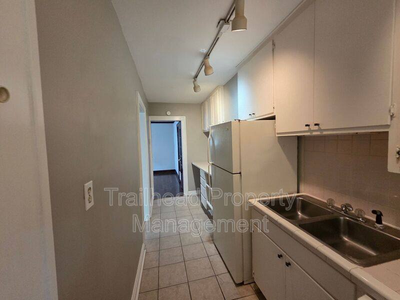 House for rent at 1807 W 41st St #2W, Kansas City, MO 64111