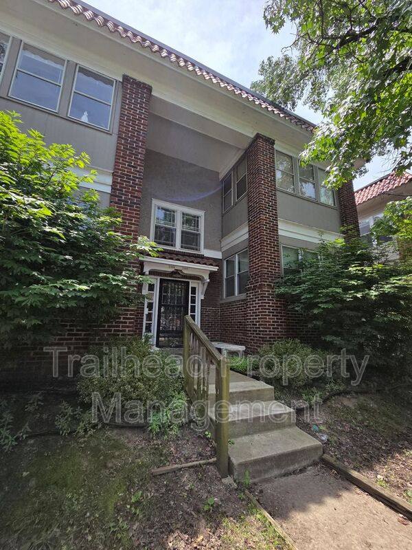 House for rent at 1807 W 41st St #2W, Kansas City, MO 64111