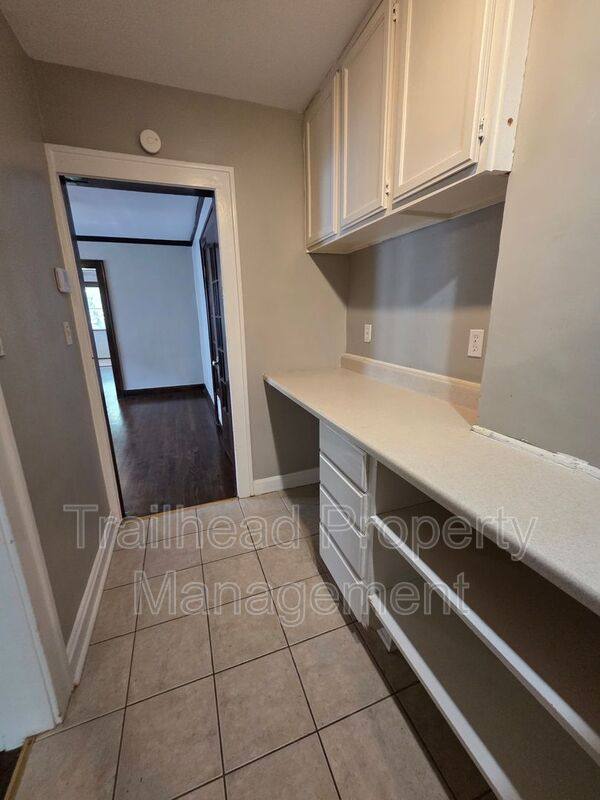 House for rent at 1807 W 41st St #2W, Kansas City, MO 64111