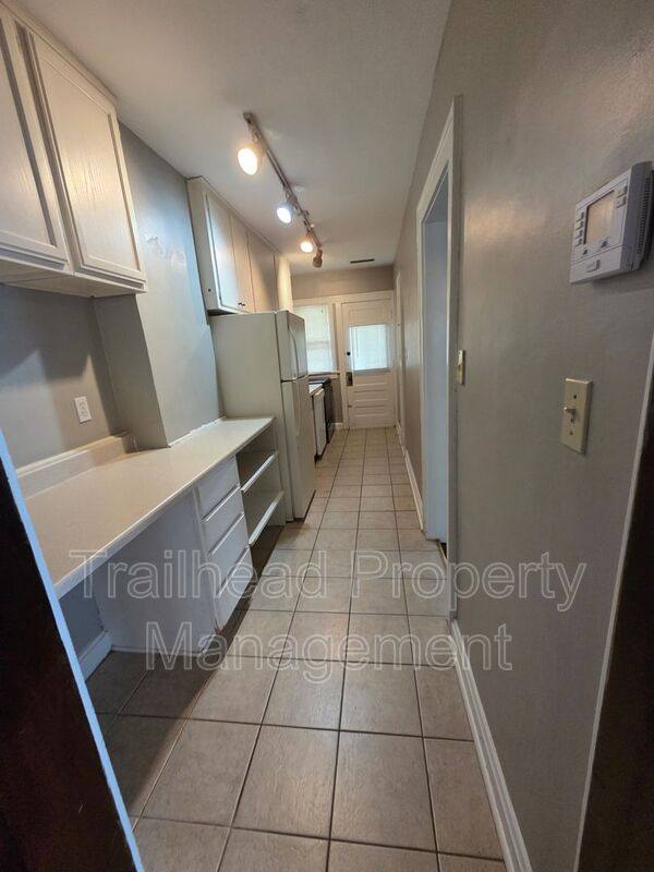 House for rent at 1807 W 41st St #2W, Kansas City, MO 64111
