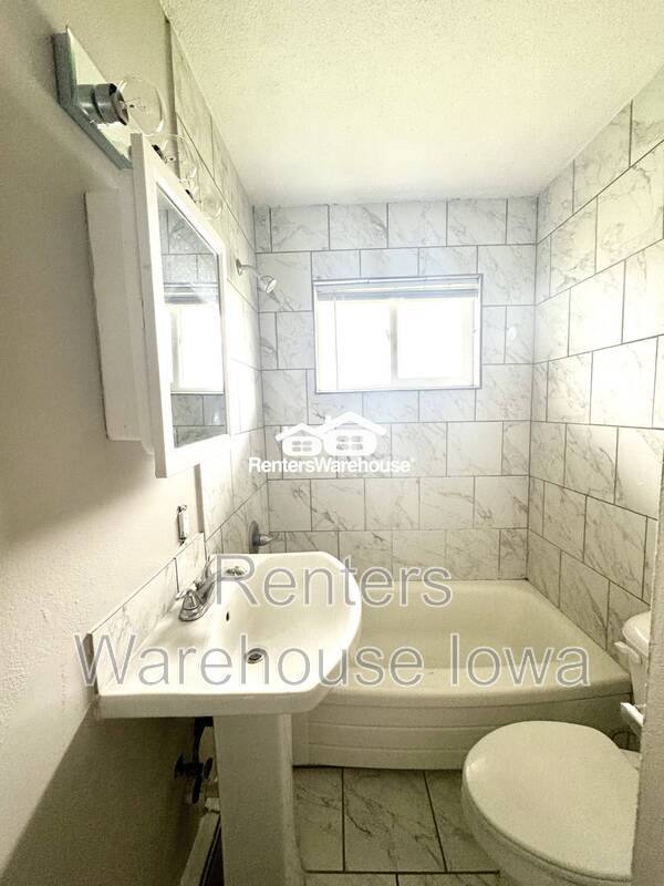 Apartment for rent at 114 NW College Ave #8, Ankeny, IA 50023