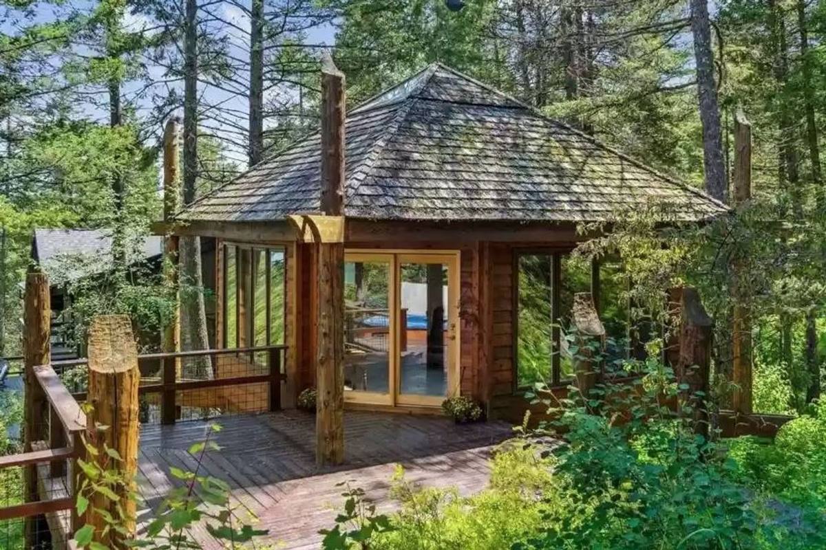 House for rent at 1375 Lion Mountain Dr, Whitefish, MT 59937