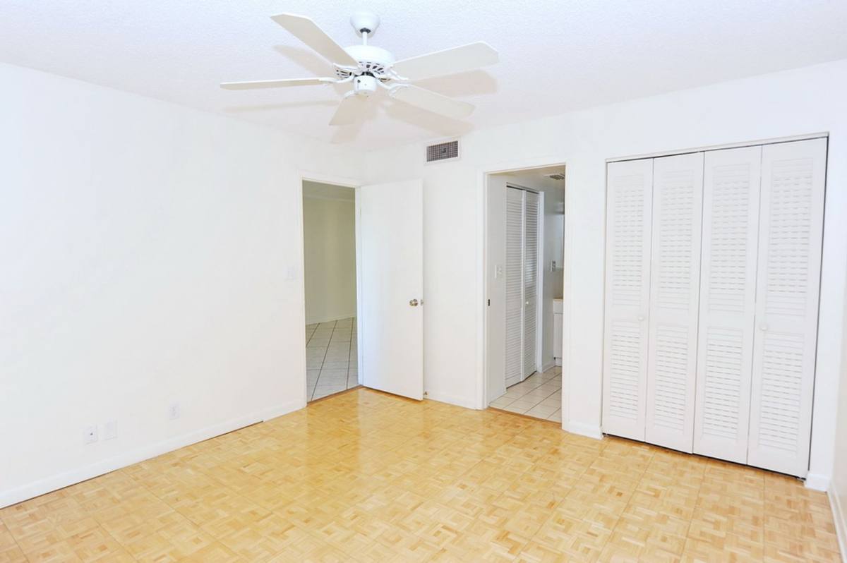 Apartment for rent at 1000 Manatee, Naples, FL 34114