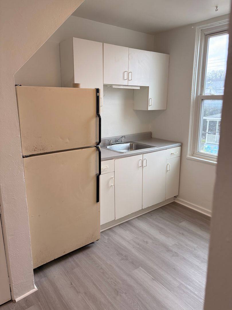 Apartment for rent at 215 Woodkirk St, Carnegie, PA 15106