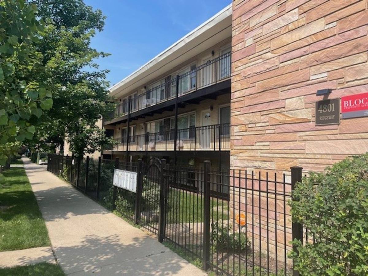 Apartment for rent at 4801 N Ridgeway, Chicago, IL 60625