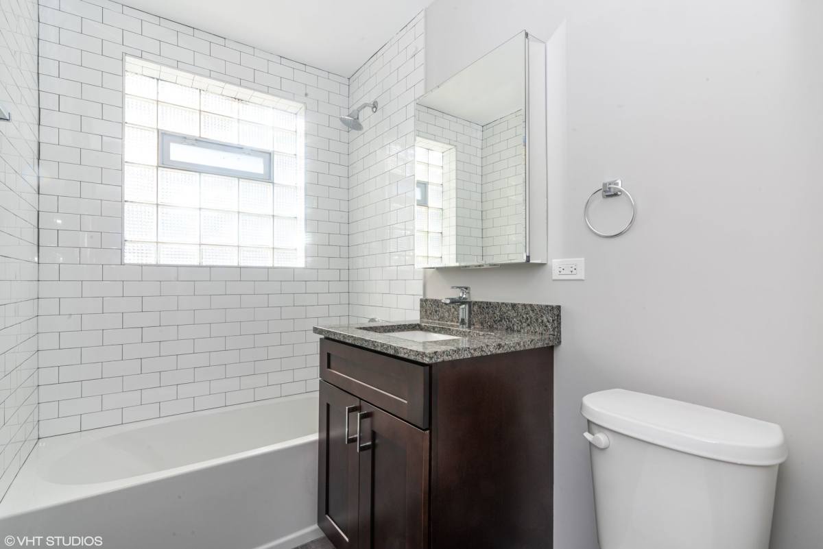 Apartment for rent at 6515 N Seeley Ave, Chicago, IL 60645