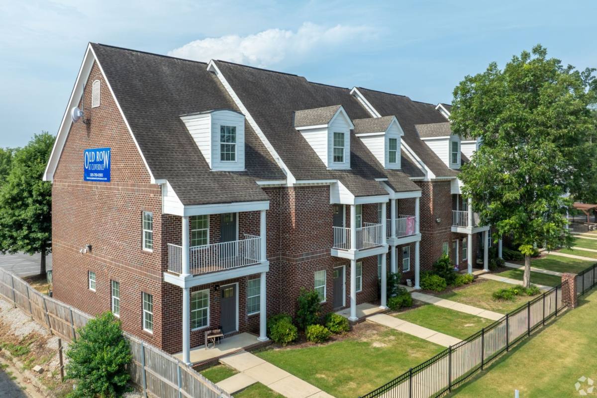 Townhouse for rent at 1345 Cloverdale Rd, Tuscaloosa, AL 35401