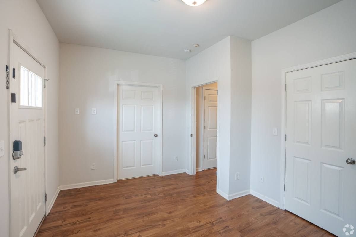 Townhouse for rent at 1345 Cloverdale Rd, Tuscaloosa, AL 35401