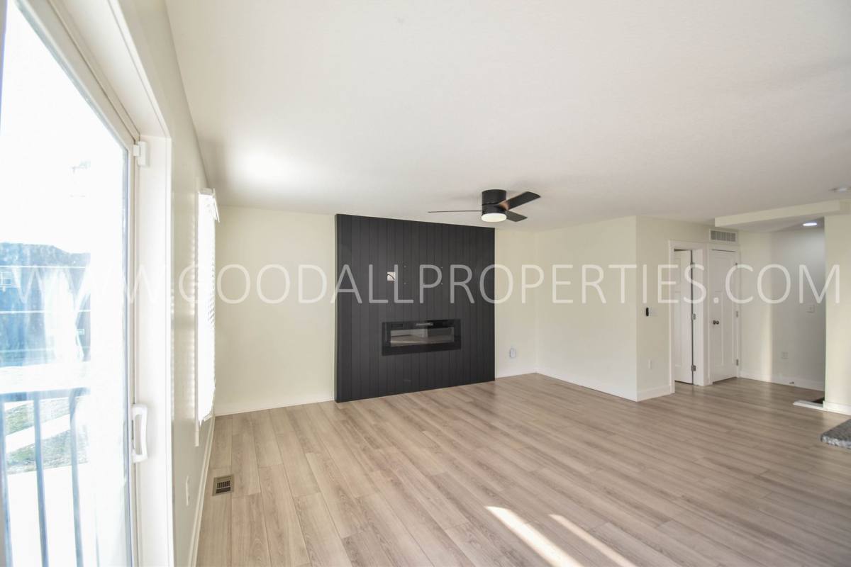 Townhouse for rent at 2726 NW Kate Shelley Lane, Ankeny, IA 50023