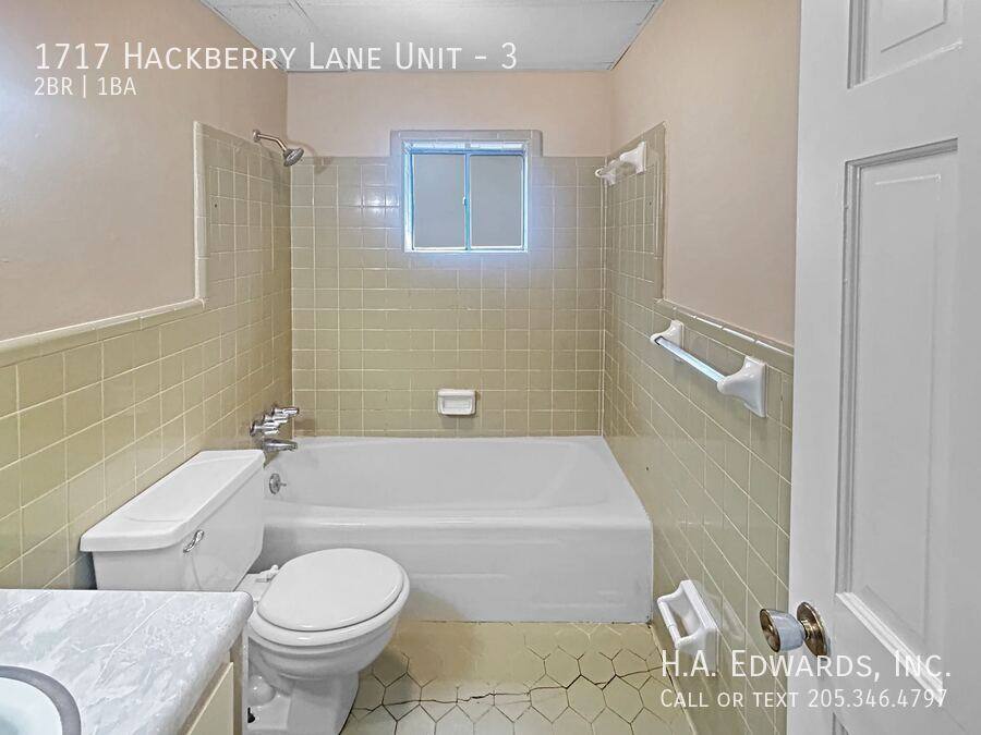 Apartment for rent at 1717 Hackberry Lane, Tuscaloosa, AL 35401