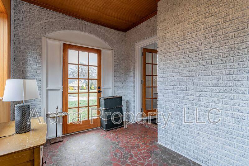 Apartment for rent at 710 Augusta St, Greenville, SC 29605