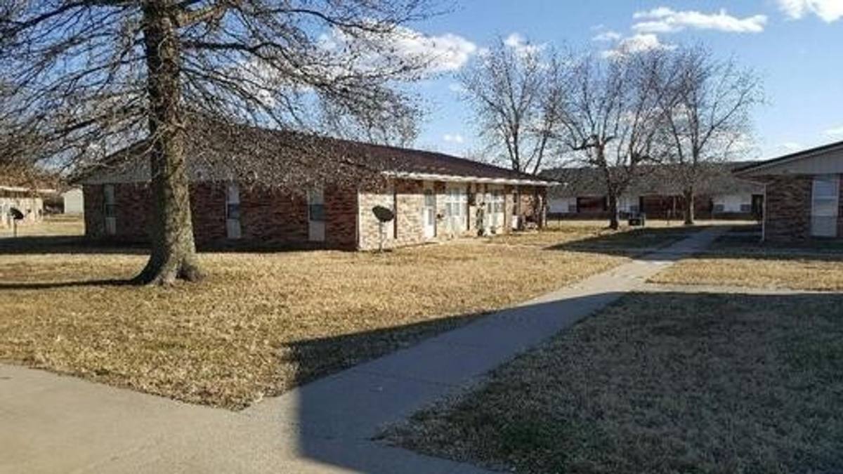 Apartment for rent at 601-701 E 19th St, Lamar, MO 64759