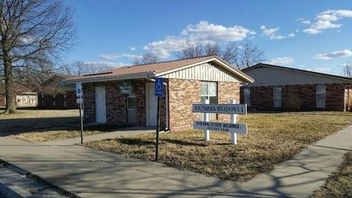 Apartment for rent at 601-701 E 19th St, Lamar, MO 64759