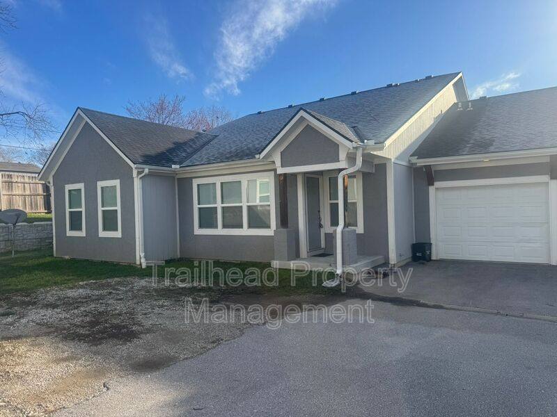 Townhouse for rent at 603B S Hillcrest St, Pleasant Hill, MO 64080