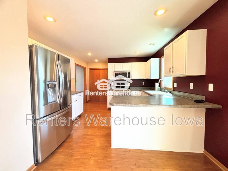 House for rent at 330 NE Cardinal Lane, Waukee, IA 50263