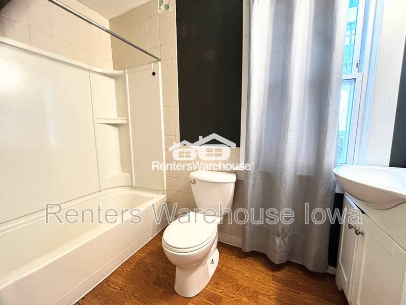 Apartment for rent at 1171 21st St #1, Des Moines, IA 50311