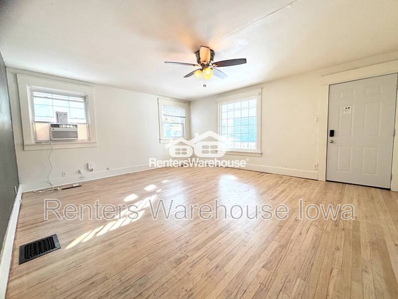Apartment for rent at 1171 21st St #1, Des Moines, IA 50311