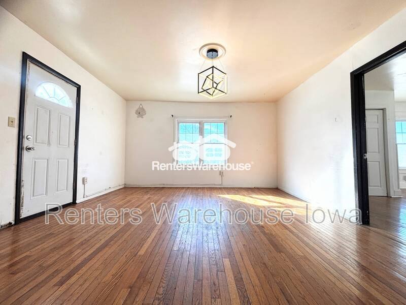 Apartment for rent at 1171 21st St #2, Des Moines, IA 50311