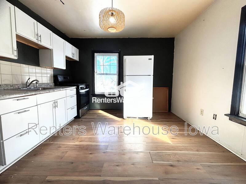 Apartment for rent at 1171 21st St #2, Des Moines, IA 50311