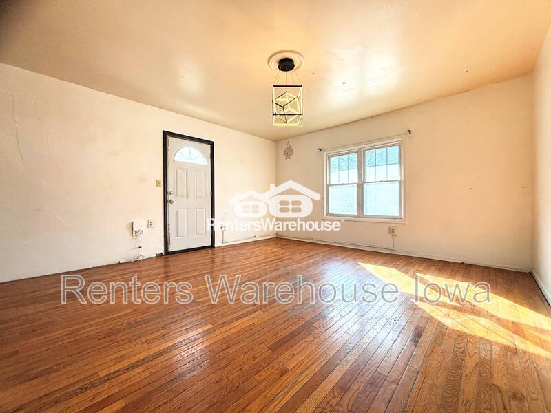 Apartment for rent at 1171 21st St #2, Des Moines, IA 50311