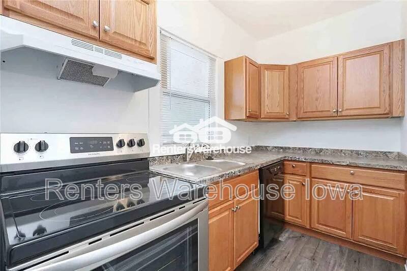 Apartment for rent at 1123 24th St #1, Des Moines, IA 50311