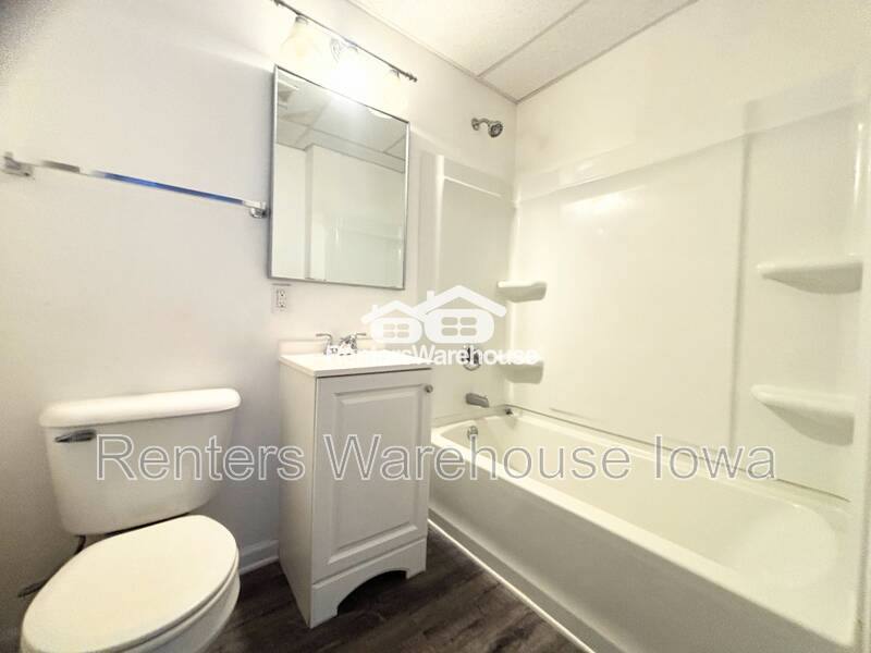 Apartment for rent at 1123 24th St #1, Des Moines, IA 50311