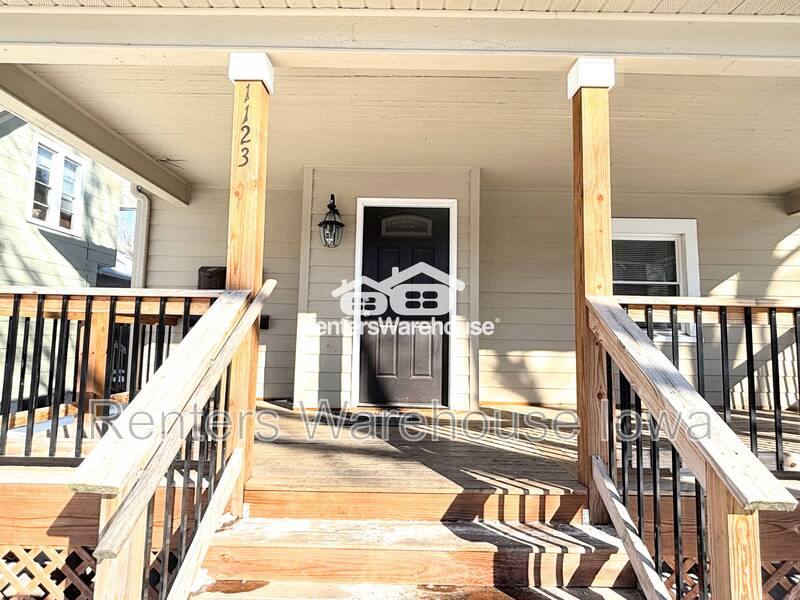 Apartment for rent at 1123 24th St #1, Des Moines, IA 50311