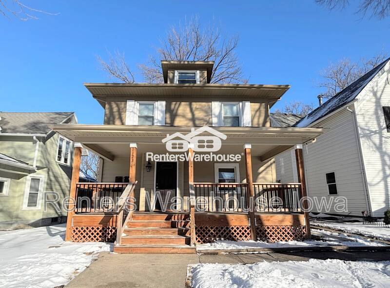 Apartment for rent at 1123 24th St #1, Des Moines, IA 50311