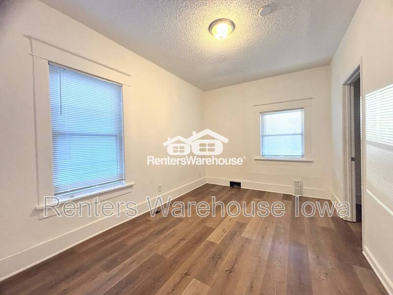 Apartment for rent at 1123 24th St #1, Des Moines, IA 50311