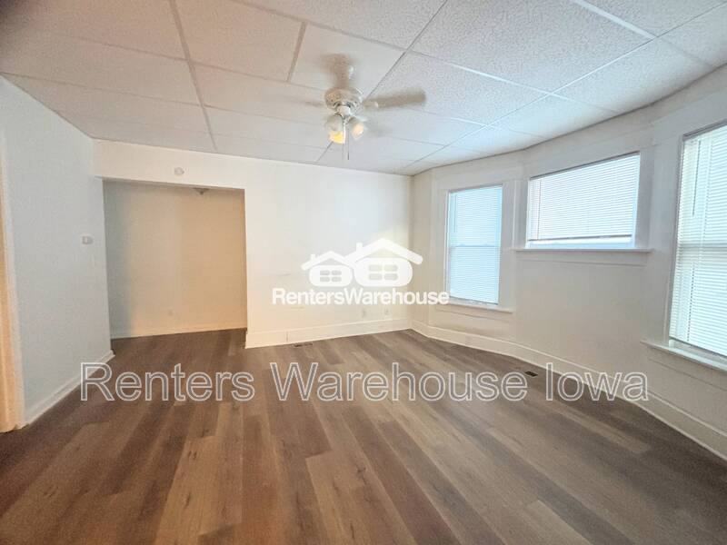 Apartment for rent at 1123 24th St #1, Des Moines, IA 50311