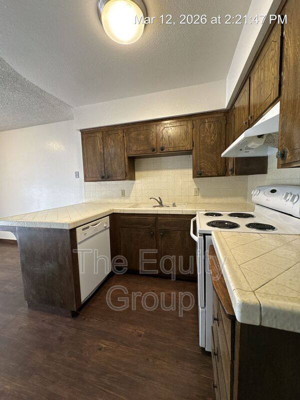 Apartment for rent at 1861 Emma Lee Lane, Hanford, CA 93230