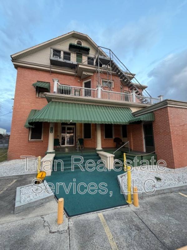 Apartment for rent at 218 W Saint Peter St #7, New Iberia, LA 70560