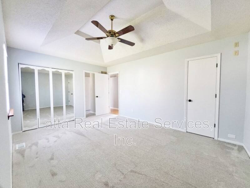 House for rent at 228 SE Bristol Dr, Lees Summit, MO 64063