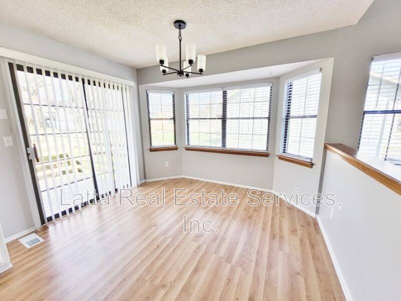 House for rent at 228 SE Bristol Dr, Lees Summit, MO 64063