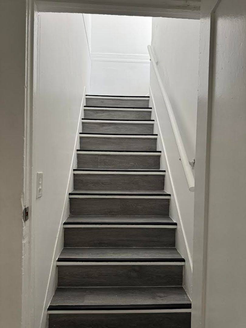 Apartment for rent at 836 S Harvard Blvd, Los Angeles, CA 90005