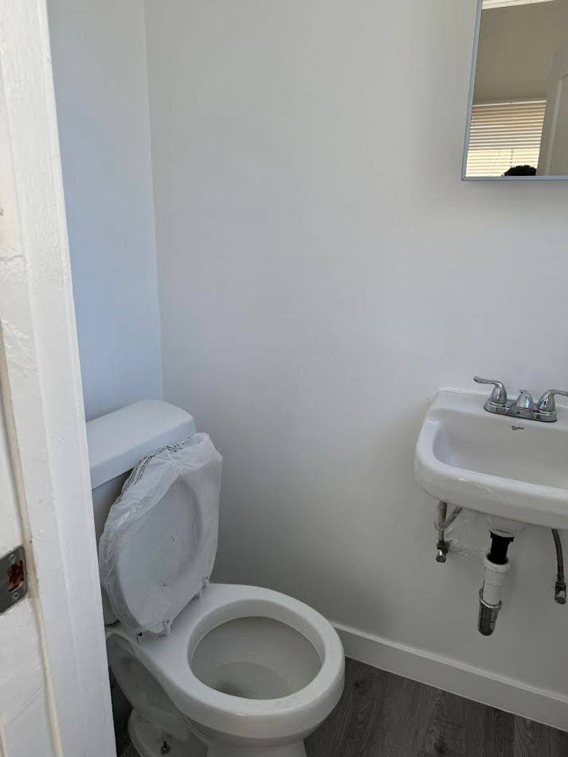 Apartment for rent at 836 S Harvard Blvd, Los Angeles, CA 90005