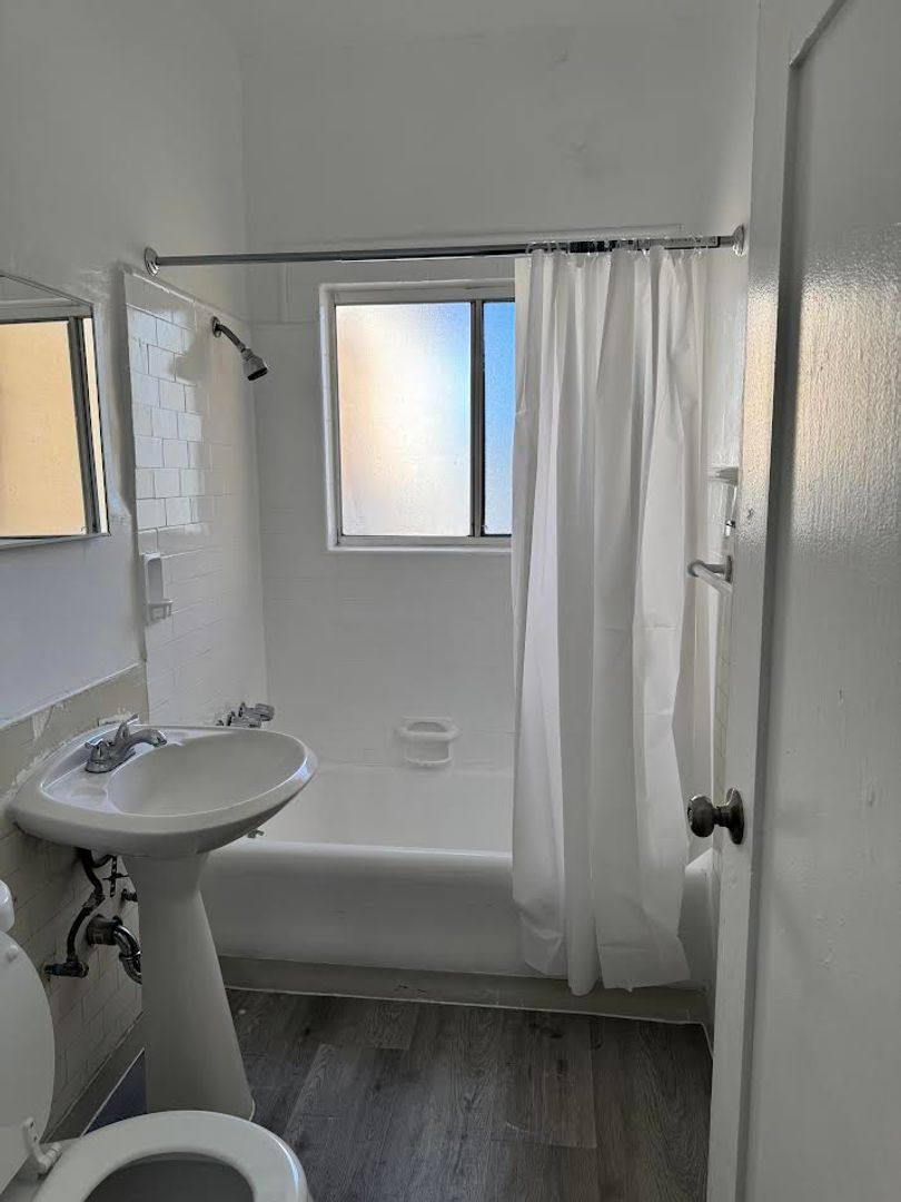 Apartment for rent at 836 S Harvard Blvd, Los Angeles, CA 90005