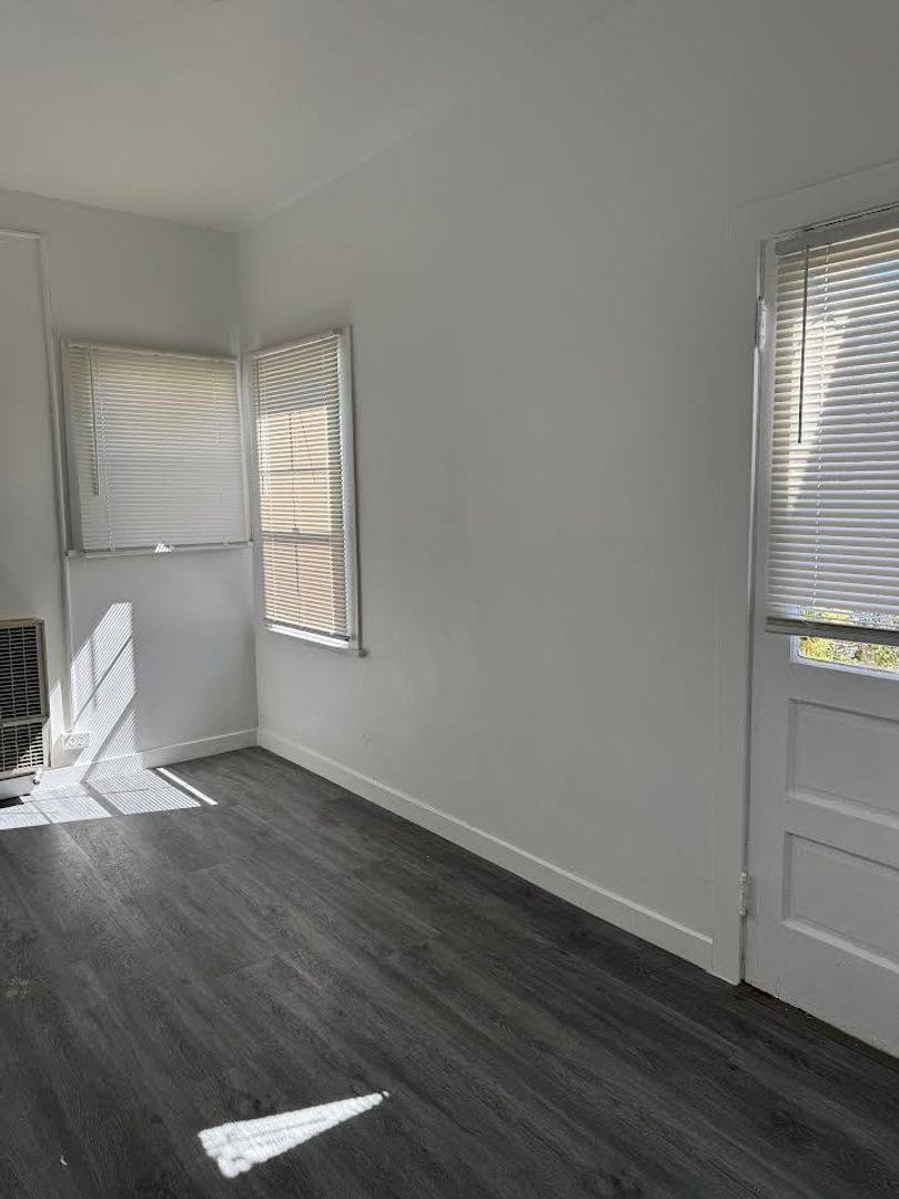 Apartment for rent at 836 S Harvard Blvd, Los Angeles, CA 90005