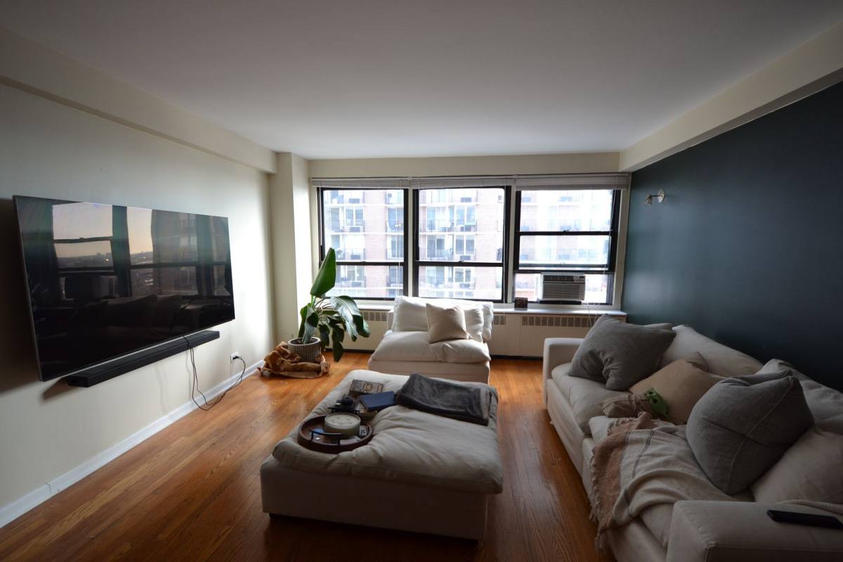 Apartment for rent at 4180 N Marine Dr, Chicago, IL 60613