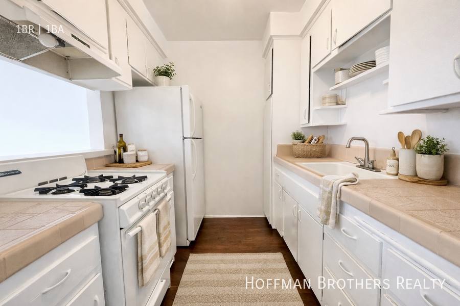 Apartment for rent at 7171 Lexington Ave #9, Los Angeles, CA 90046