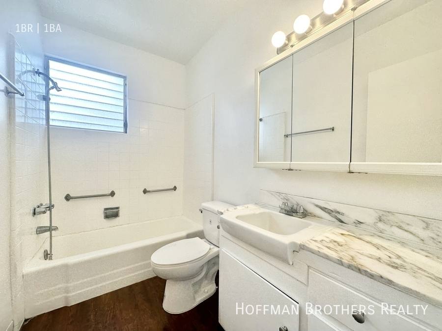 Apartment for rent at 7171 Lexington Ave #9, Los Angeles, CA 90046
