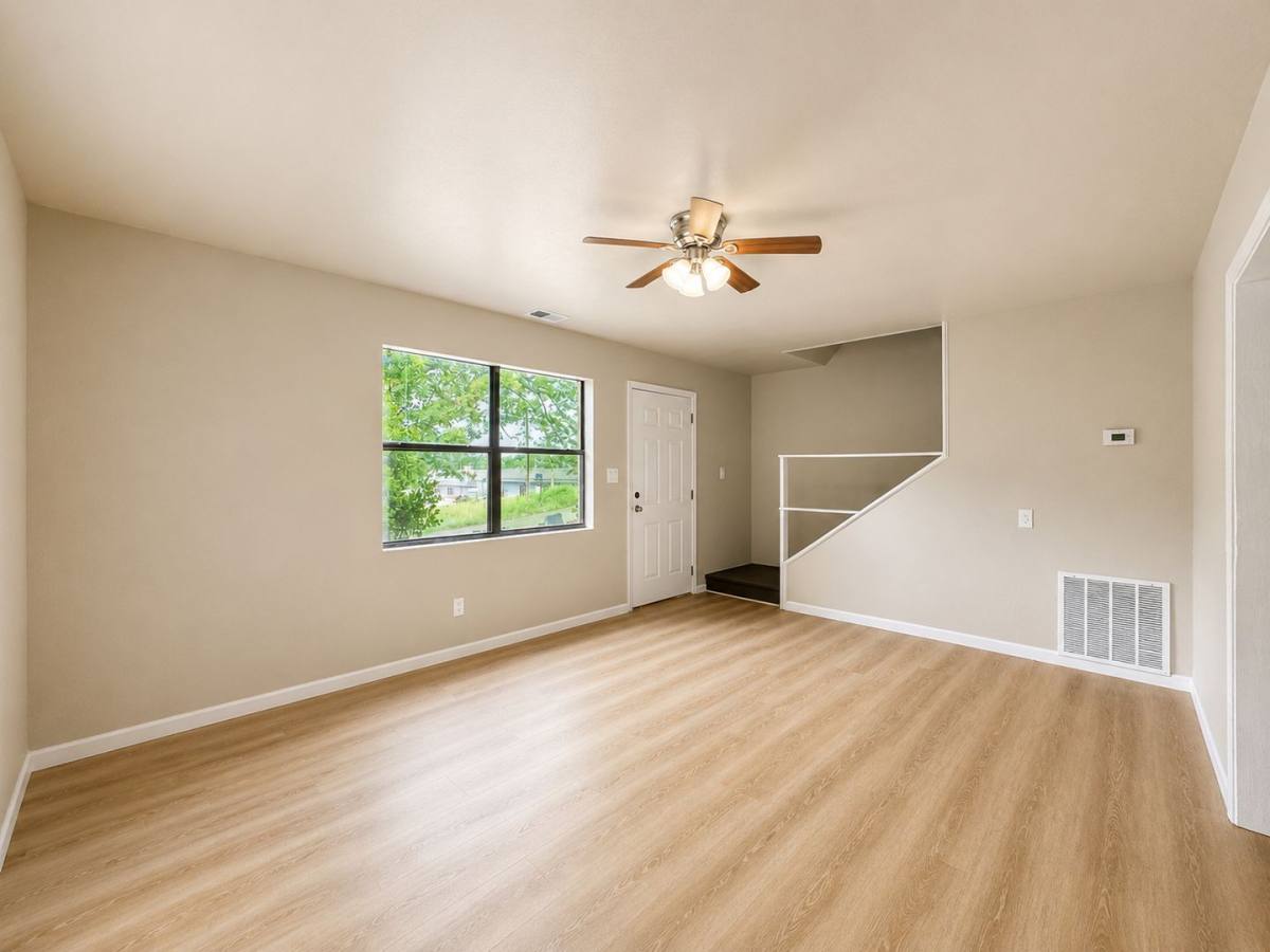 Townhouse for rent at 2315 Byers St, Batesville, AR 72501