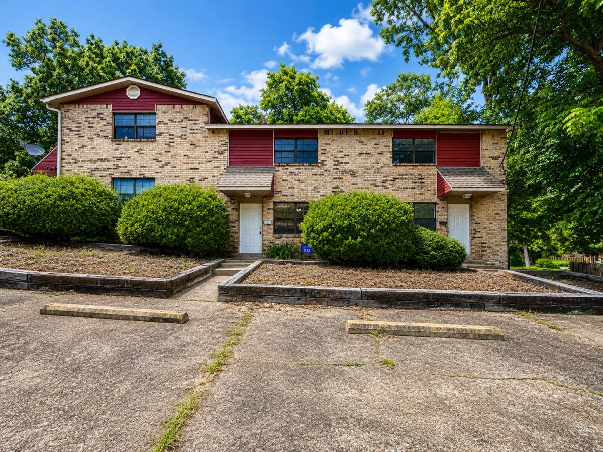 Townhouse for rent at 2315 Byers St, Batesville, AR 72501