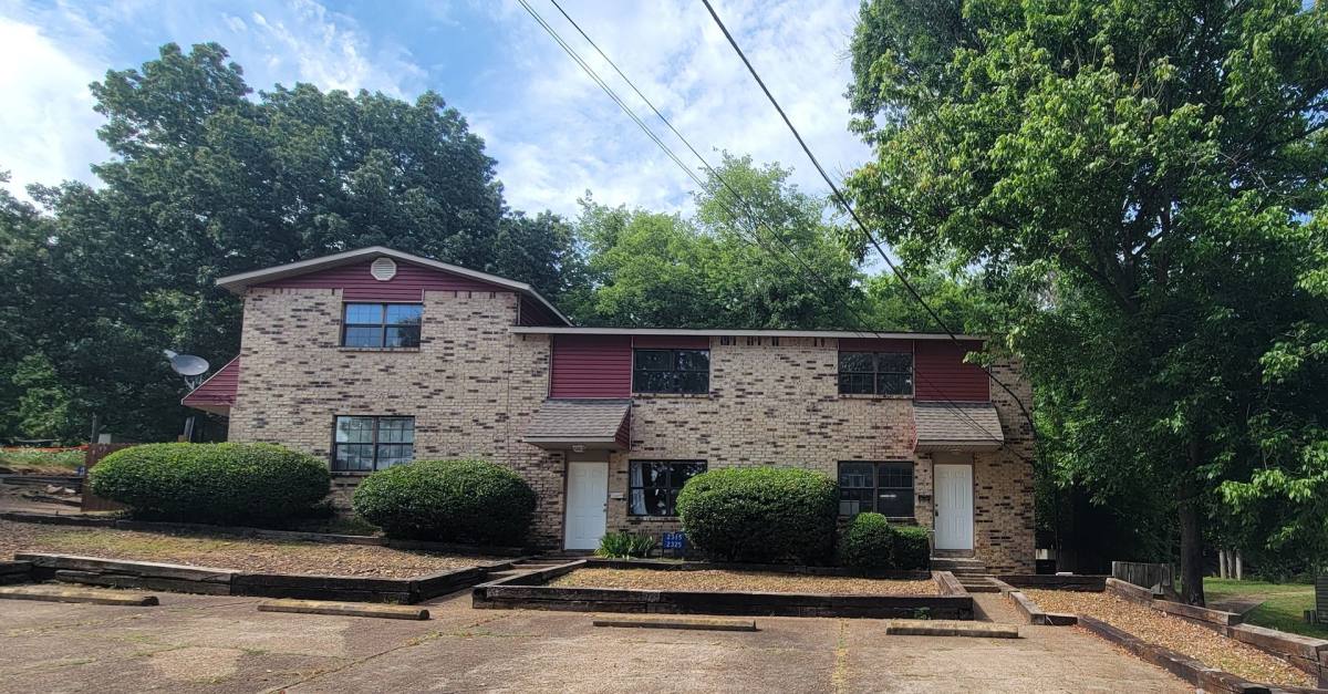 Townhouse for rent at 2315 Byers St, Batesville, AR 72501