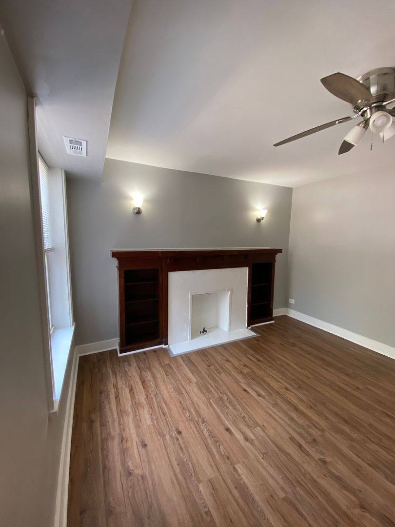 Apartment for rent at 6801 S E End Ave, Chicago, IL 60649