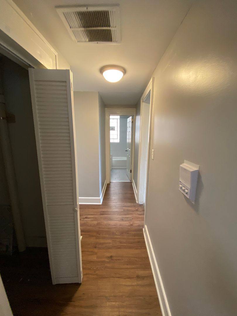 Apartment for rent at 6801 S E End Ave, Chicago, IL 60649