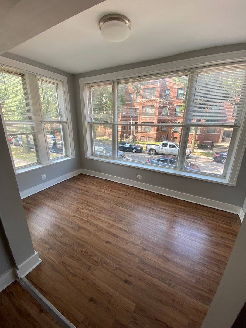 Apartment for rent at 6801 S E End Ave, Chicago, IL 60649