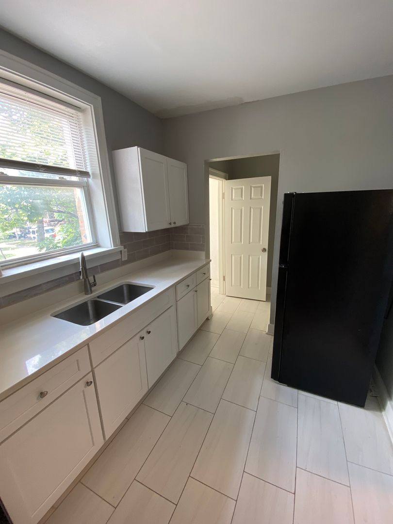 Apartment for rent at 6801 S E End Ave, Chicago, IL 60649